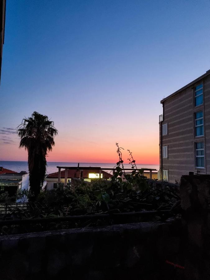Apartments Rales Sveti Stefan Extérieur photo