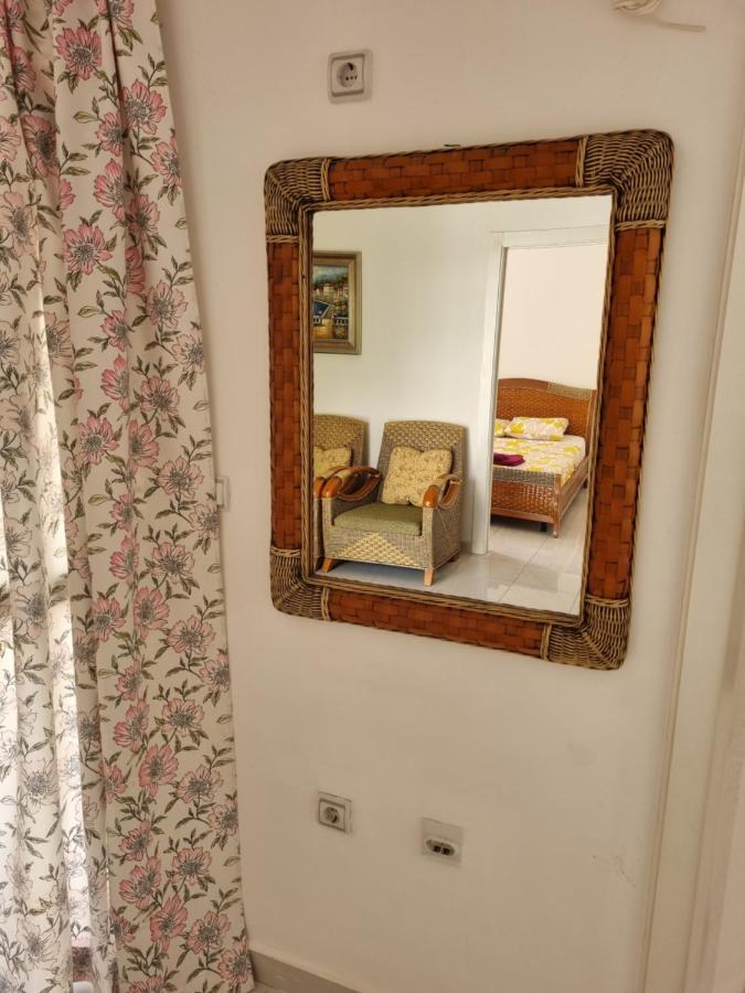 Apartments Rales Sveti Stefan Extérieur photo