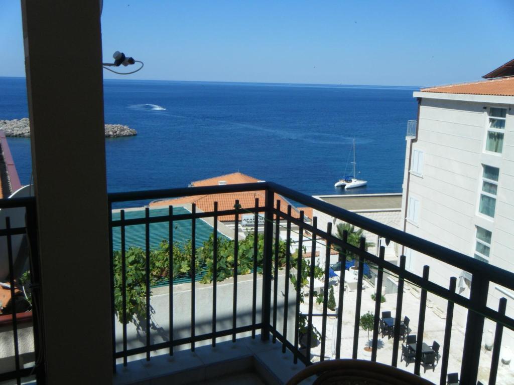 Apartments Rales Sveti Stefan Extérieur photo