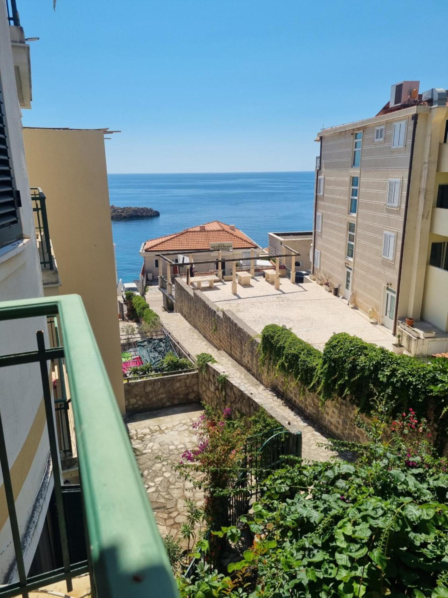 Apartments Rales Sveti Stefan Extérieur photo