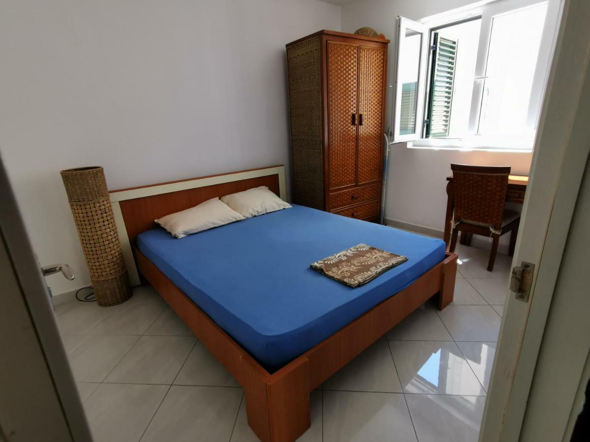 Apartments Rales Sveti Stefan Extérieur photo